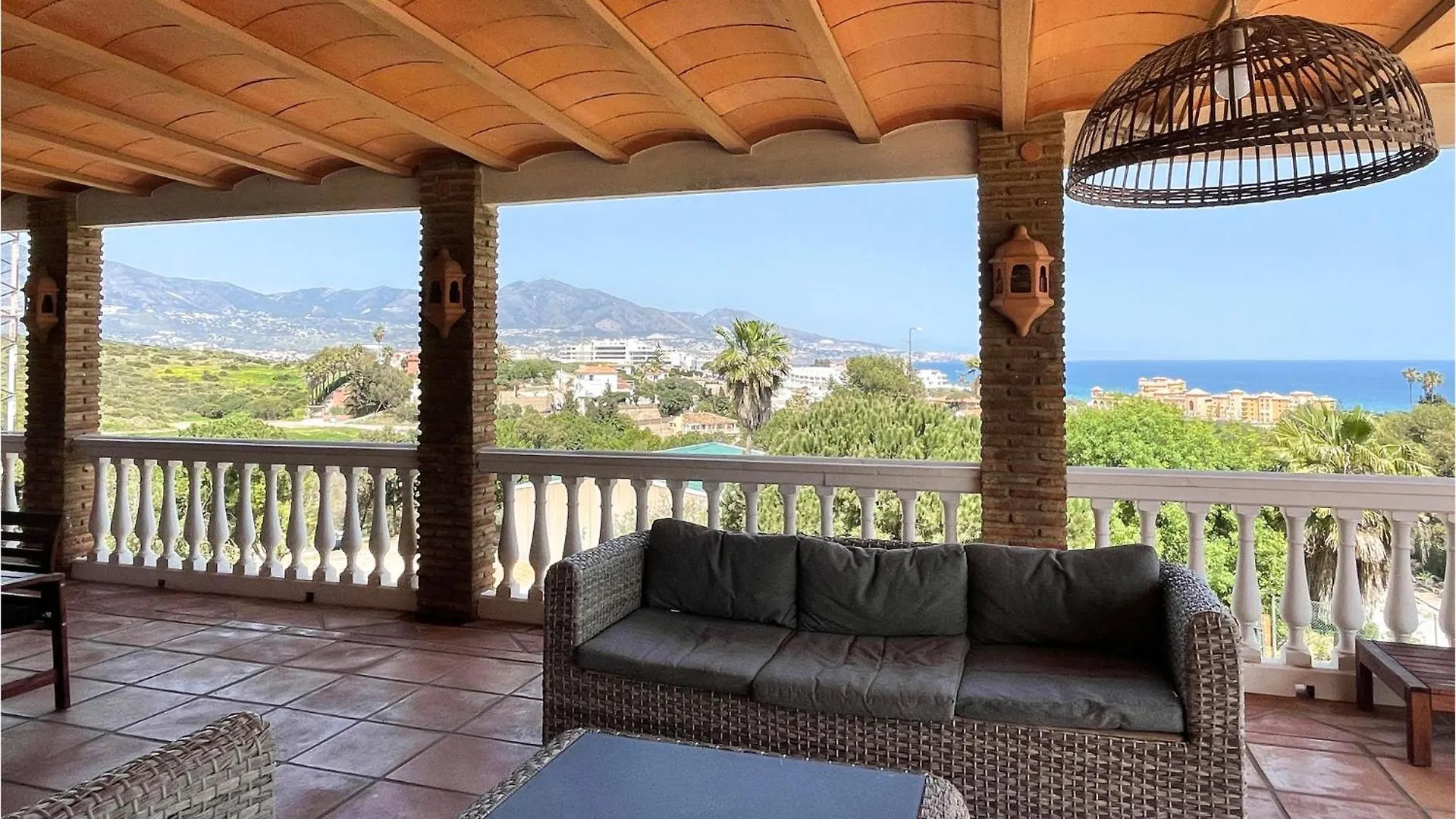 6 Bedroom Stunning Home In Las Lagunas De Mijas Fuengirola