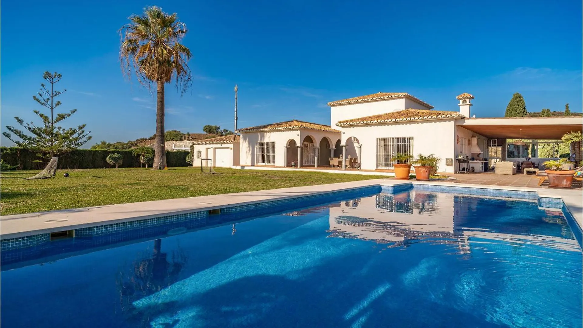 6 Bedroom Stunning Home In Las Lagunas De Mijas Fuengirola
