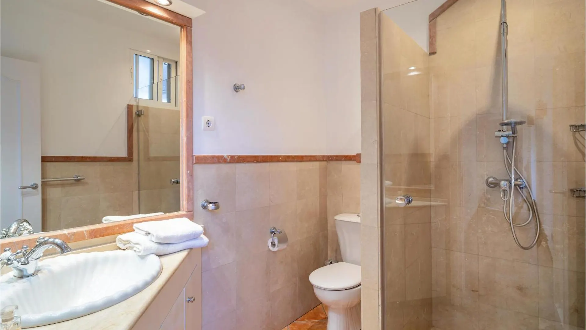 Holiday home 6 Bedroom Stunning Home In Las Lagunas De Mijas Fuengirola
